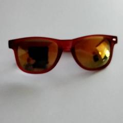 Gafas de sol, ha sido reportado por Gemeente Puurs-Sint-Amands con iLost