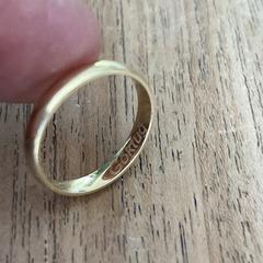 een gouden ring, amint azt az iLostnak jelentették.
