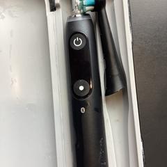 Electric toothbrush Oral b black がiLostで MEININGER Hotel Salzburg City Center によって報告されました