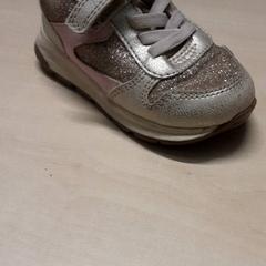 くつ がiLostで Arriva Oost-Brabant によって報告されました