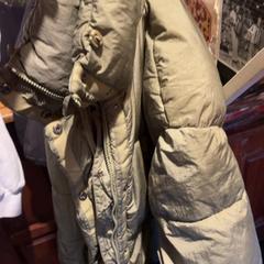 재킷, iLost를 사용하여 Café Leentje에 보고됨