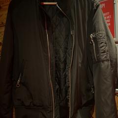 Jacket がiLostで Club Nyx/Exit Café によって報告されました
