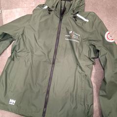 ジャケット groen がiLostで Qbuzz DMG によって報告されました