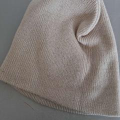 Kleding  muts beige, rapporterat av Regio Oost-Vlaanderen med iLost