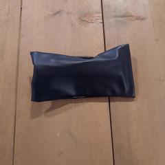 Brillenkoker met bril, jak nahlášeno Pouw Vervoer pomocí iLost