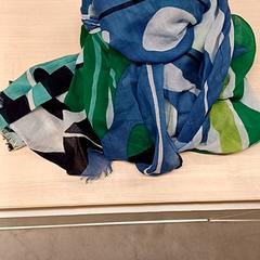 Gargantilla Bleu vert blanc noir, segundo informou IKEA Bayonne Ametzondo usando iLost