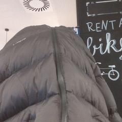 السترة black، كما تم الإبلاغ عنه بواسطة MEININGER Hotel Vienna Downtown Franz عبر iLost