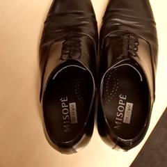 But, zgłoszono przez Mövenpick Hotel Amsterdam City Centre przy użyciu iLost