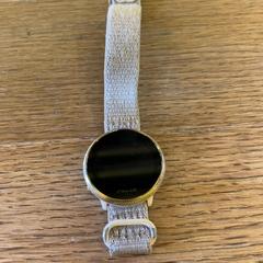 Inteligentny zegarek Rose gold, zgłoszono przez MEININGER Hotel Berlin East Side Gallary przy użyciu iLost