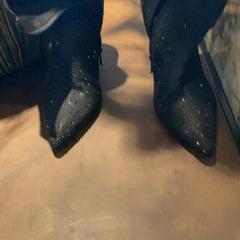 Botas Black, ha sido reportado por Van der Valk Hotel Heerlen con iLost