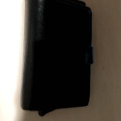 Card holder, as reported by Regio Antwerpen - Brussel using iLost