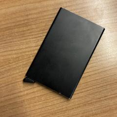 Kártyatartó passjes, amint azt Pathé Spuimarkt az iLost segítségével jelentette.