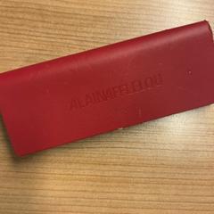 علبة نظارات، كما تم الإبلاغ عنه بواسطة Pathé Spuimarkt عبر iLost