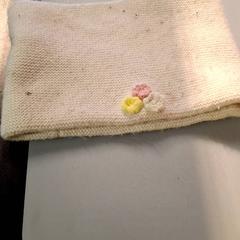 Snood Ecru avec des fleurs rose, écru, jaune, segons ha informat IKEA Hénin-Beaumont mitjançant iLost