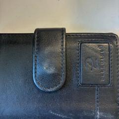 Porta-cartões Abukhater, como reportado por Regio Oost-Vlaanderen utilizando o iLost