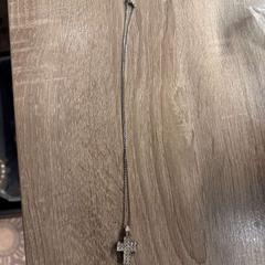 القلائد والقلادات، كما تم الإبلاغ عنه بواسطة Van der Valk Hotel Assen عبر iLost