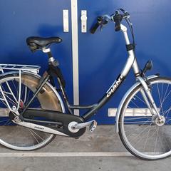 Emakumeen bizikleta Giant zwart Metro 4, gisa salatu by Gemeente Heusden iLost erabiliz