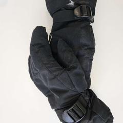 Hansker, som rapportert av IKEA Åsane ved bruk av iLost