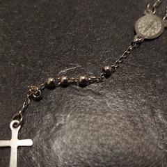 Een  zilveren ketting, gerapporteerd met iLost