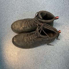 신발 LIGT IN BRANDKAST, iLost를 사용하여 Breng Arnhem에 보고됨