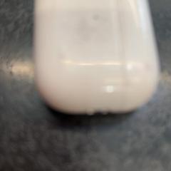 Tapones para los oídos, ha sido reportado por Rotterdam The Hague Airport con iLost