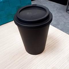 Taza para beber Zwart, ha sido reportado por Qbuzz Fryslân con iLost