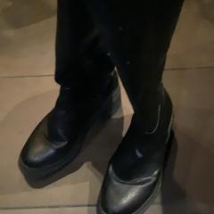 Boty Black, jak nahlášeno MEININGER Hotel Amsterdam City West pomocí iLost