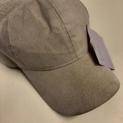 Cap beige Licht beige, iLost를 사용하여 Bolognalaan 101에 보고됨