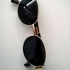 Lunettes de soleil, come riportato da Twisto utilizzando iLost