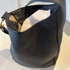 Kézitáska, amint azt Regio Limburg - Leuven az iLost segítségével jelentette.