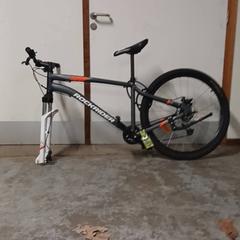 Pánsky bicykel Rockrider Grijs-Wit-Rood, ako bolo nahlásené Fietsdepot Hasselt pomocou iLost