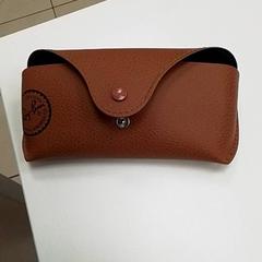 Estuche para lentes, segundo informou ilévia usando iLost