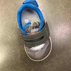 靴左側のみ, amint azt IKEA Tokyo-Bay az iLost segítségével jelentette.