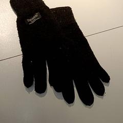Handschoenen paar Gebreid, ha sido reportado por IKEA Groningen con iLost