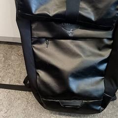 Rugzak/rugtas zwart, come riportato da Qbuzz GD Groningen HS utilizzando iLost