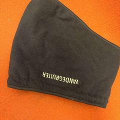 Écharpe scafr, a été signalé par Ramada by Wyndham Amsterdam Airport Schiphol utilisant iLost