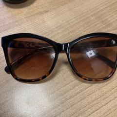 Zonnebril, a été signalé par Pathé Zwolle utilisant iLost