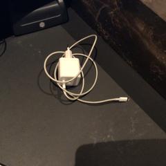 Nabíječka, jak nahlášeno Van der Valk Hotel Amsterdam Zuidas pomocí iLost