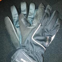 Guanti, come riportato da TivoliVredenburg utilizzando iLost