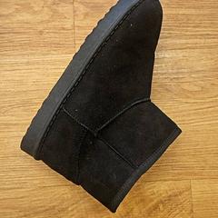 But, zgłoszono przez Het Amsterdamse Winterparadijs przy użyciu iLost