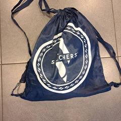 Tornatáska Skechers, amint azt Regio West-Vlaanderen az iLost segítségével jelentette.