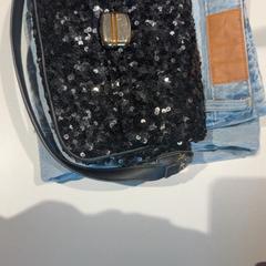 Sac And jeans, a été signalé par Inntel Hotels Amsterdam Landmark utilisant iLost