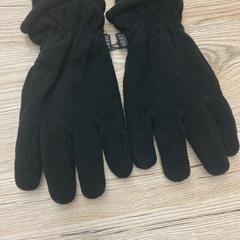 Handskar Zwart, rapporterat av Pathé Delft med iLost