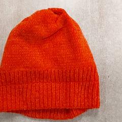 Oblečení - Muts oranje, jak nahlášeno Regio Oost-Vlaanderen pomocí iLost