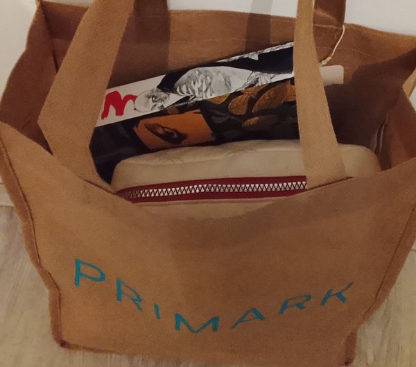 Tas Bruine Primark/Boek/Make-up tasje