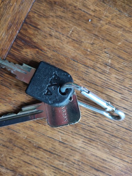 Keys Karabijnhaak, AXA fietssleutel en huissleutel