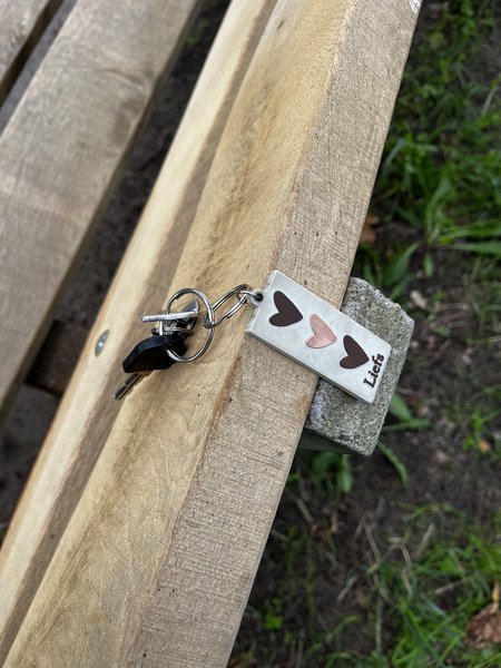 Keys Sleutelhanger met drie hartjes en het woord liefs