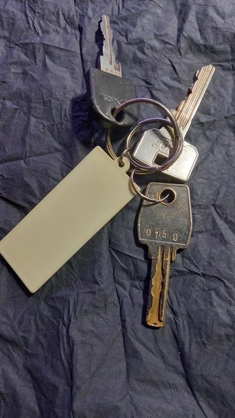 Keys 3 sleutels met witte sleutelhanger
