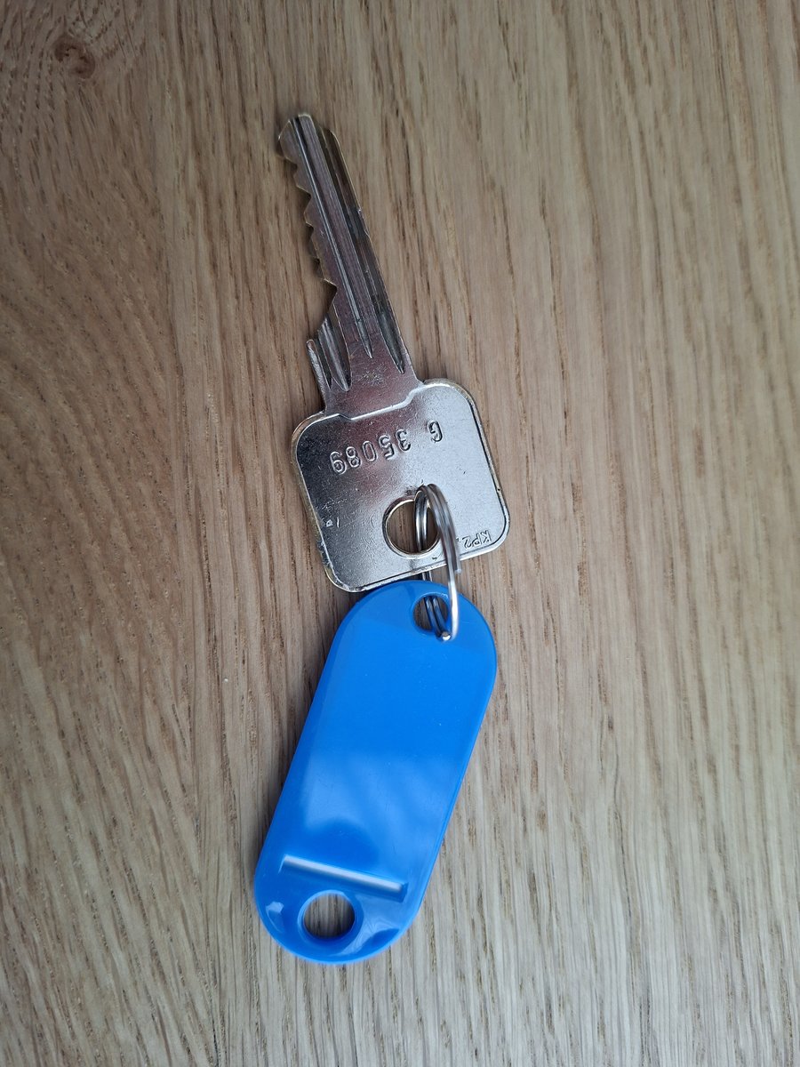 House key Met blauwe sleutelhanger 