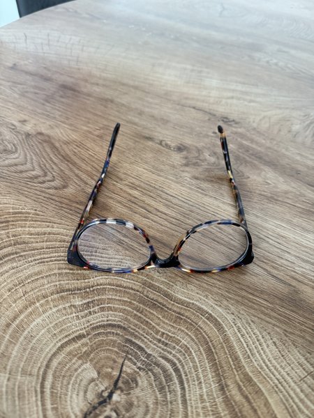 Glass dark brown/black with reddish-brown and amber
